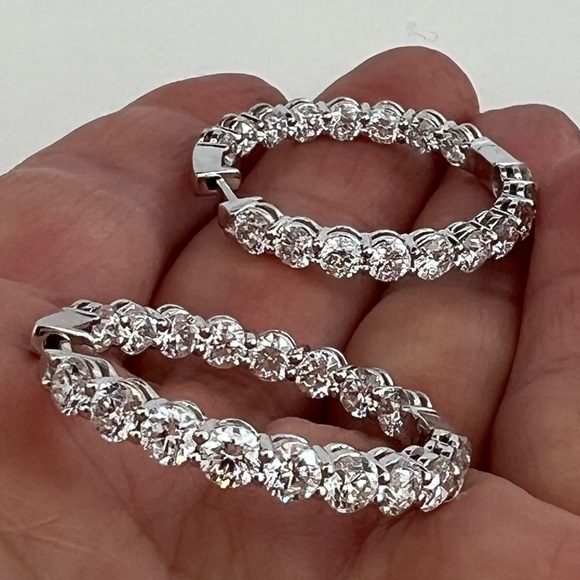 ROUND BRILLIANT DIAMOND 18KT WHITE GOLD EARRINGS - Picture 3 of 17